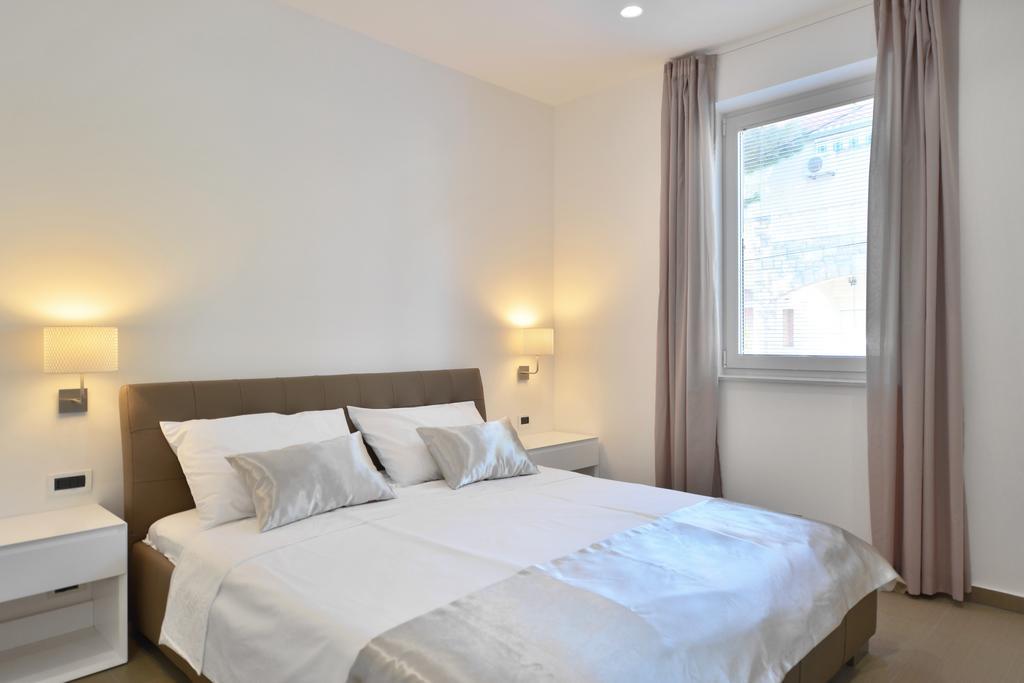 Chiponsky One - 5 Star Beachfront Property ボル エクステリア 写真