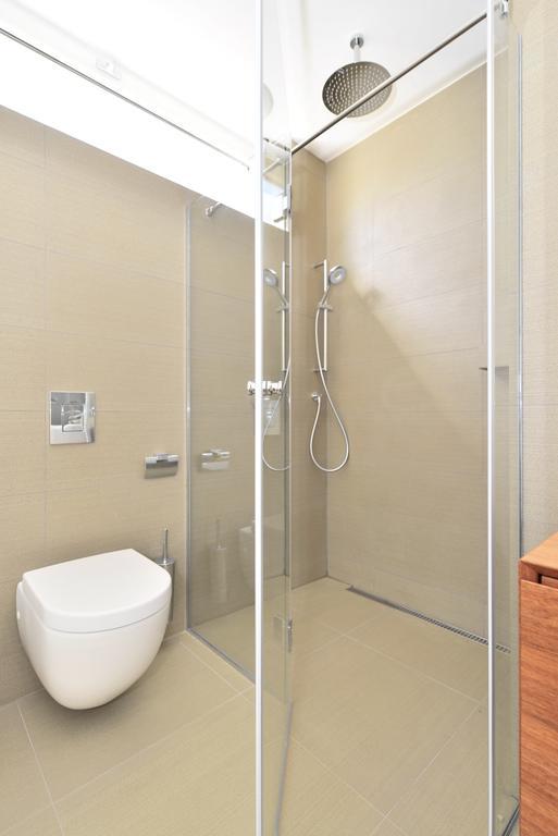 Chiponsky One - 5 Star Beachfront Property ボル エクステリア 写真