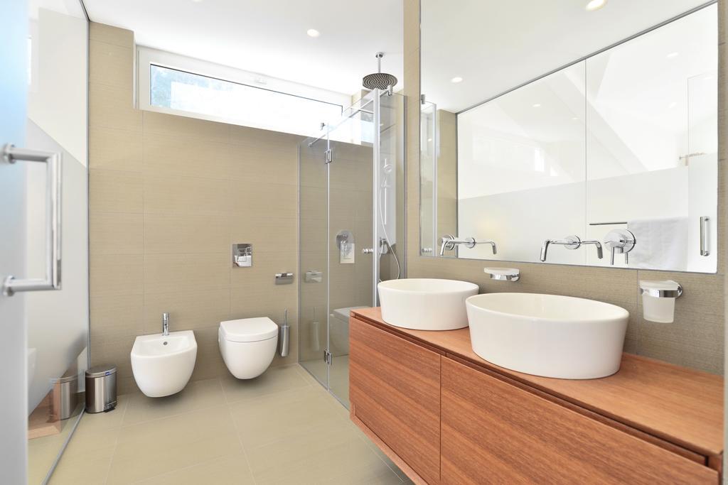 Chiponsky One - 5 Star Beachfront Property ボル エクステリア 写真