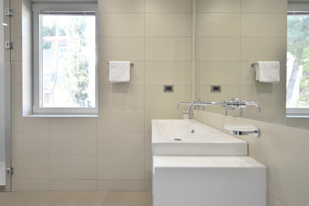 Chiponsky One - 5 Star Beachfront Property ボル エクステリア 写真
