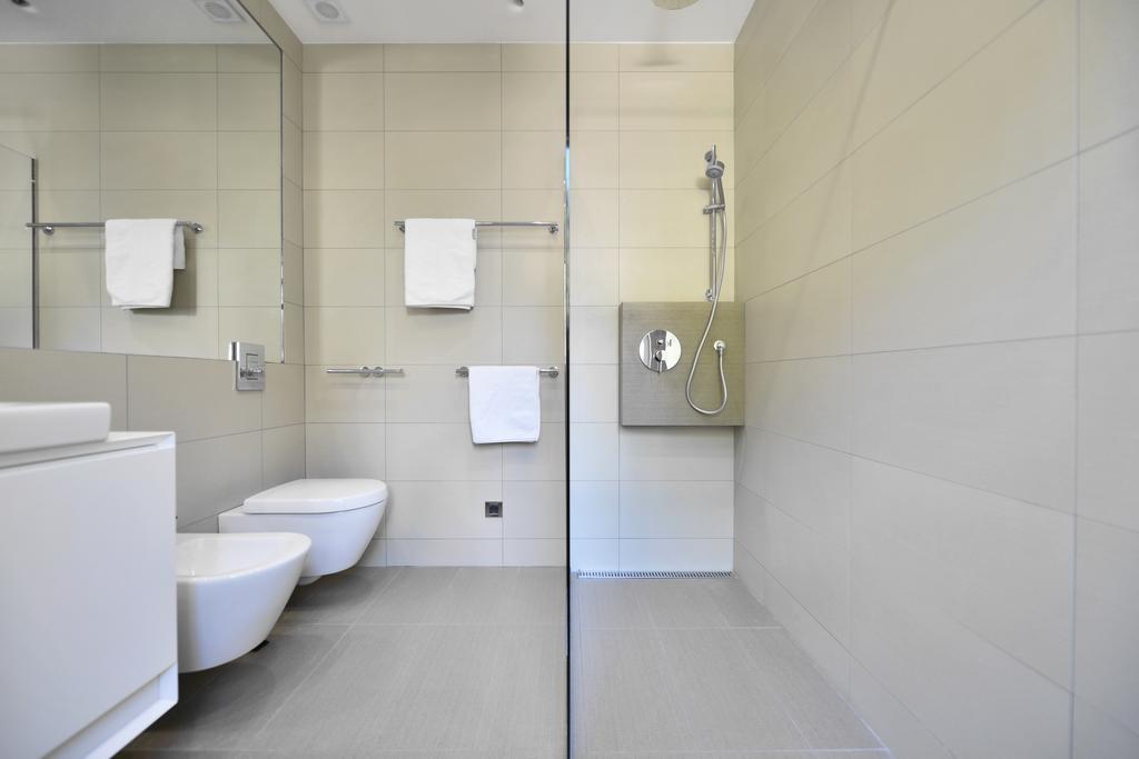 Chiponsky One - 5 Star Beachfront Property ボル エクステリア 写真