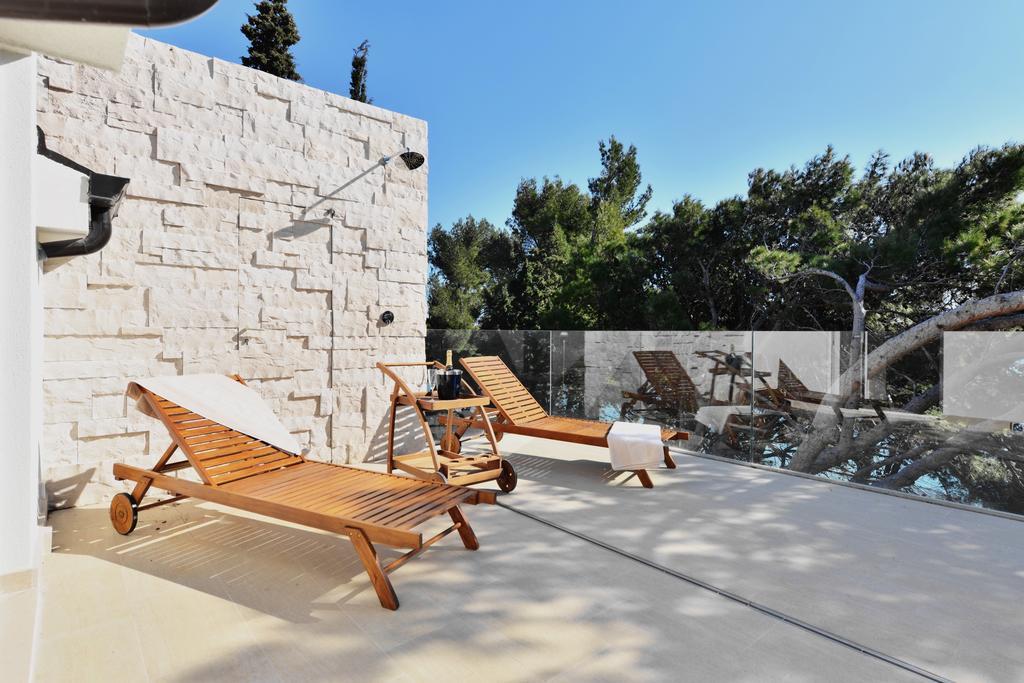 Chiponsky One - 5 Star Beachfront Property ボル エクステリア 写真