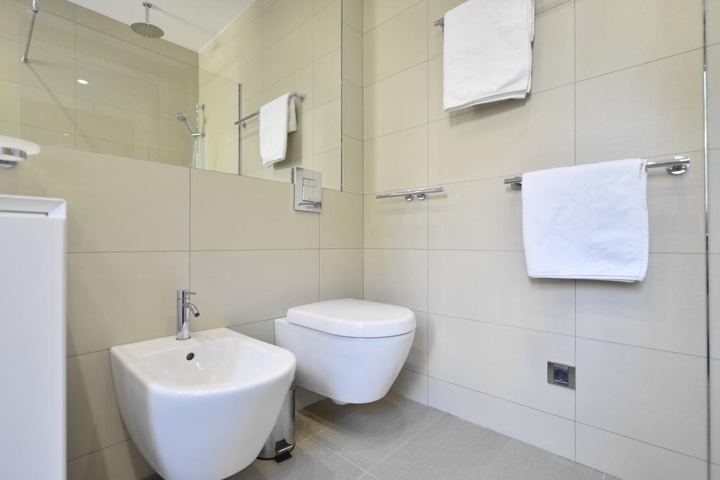 Chiponsky One - 5 Star Beachfront Property ボル エクステリア 写真