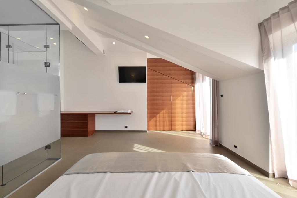 Chiponsky One - 5 Star Beachfront Property ボル エクステリア 写真